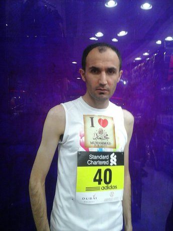 درج نام پیامبر بر روی لباس دونده ایرانی +تصاویر