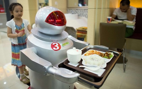 عکس/ ربات گارسون در چین