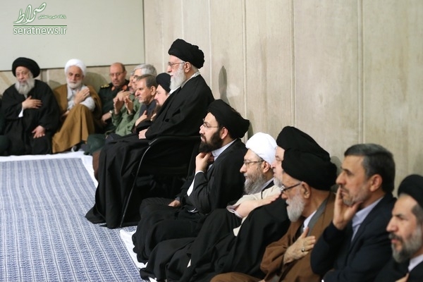 عکس/ احمدی‌نژاد در مراسم ترحیم هاشمی