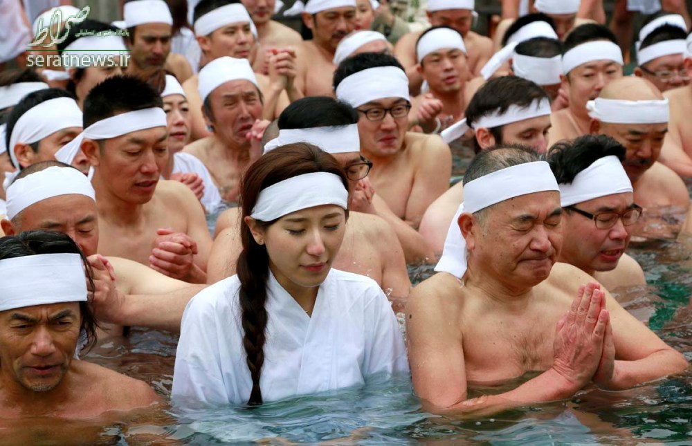 عکس/ حمام مختلط ژاپنی ها در آب یخ