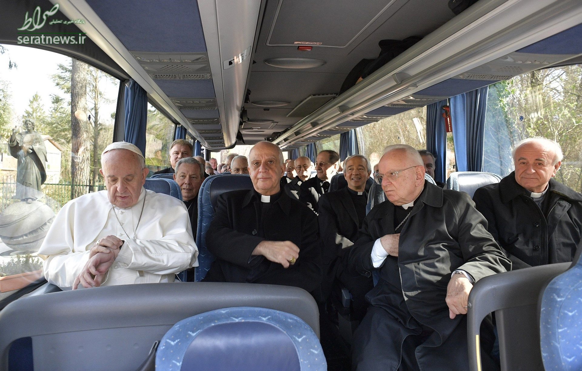 عکس/ پاپ فرانسیس در اتوبوس