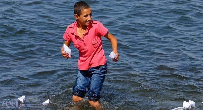 صاویر/ابتکار جالب یک ایرانی به یاد پناهجویان غرق شده