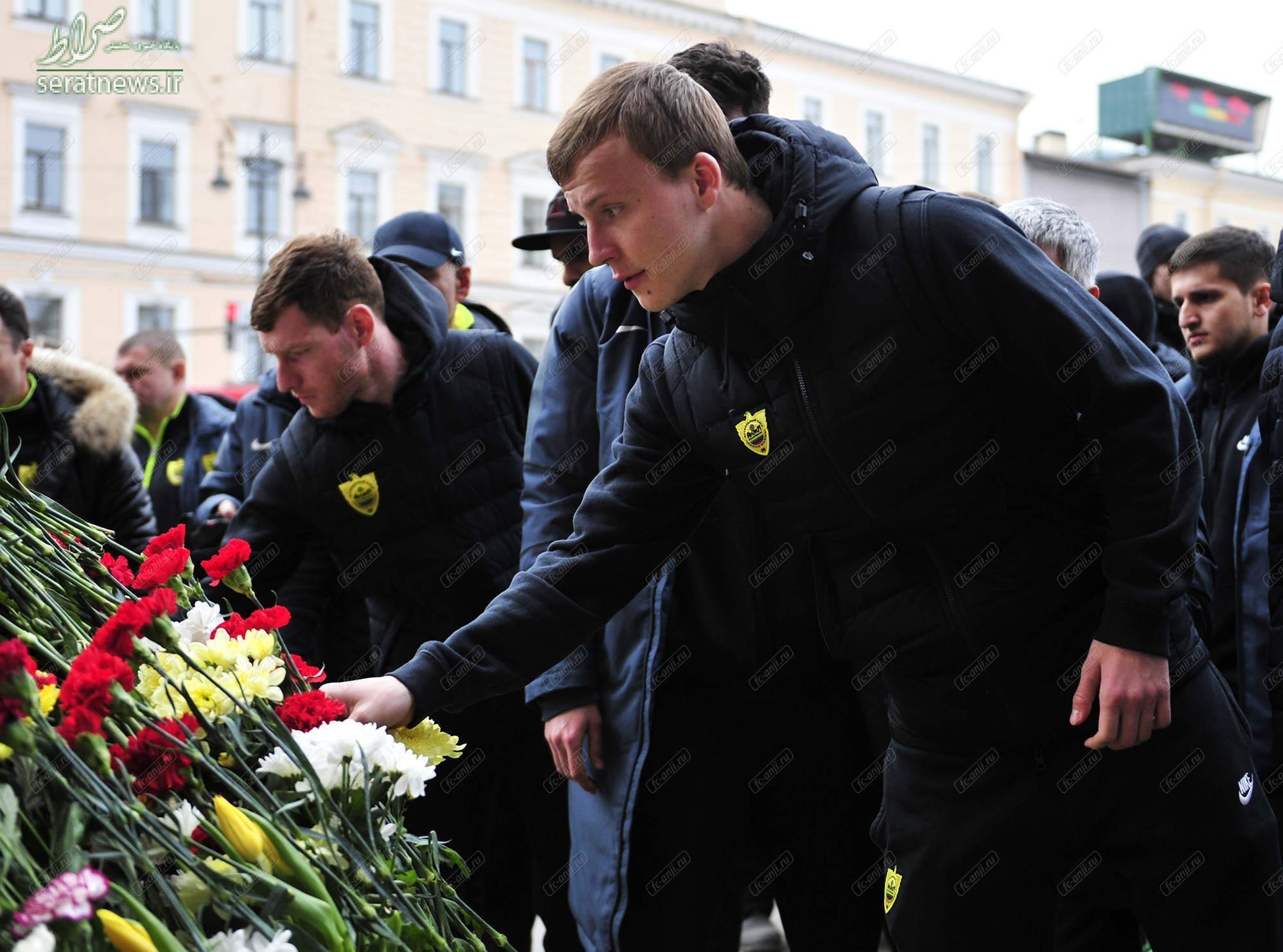 عزت‌اللهی در محل یادمان قربانیان انفجارهای سن‌پترزبورگ +تصاویر