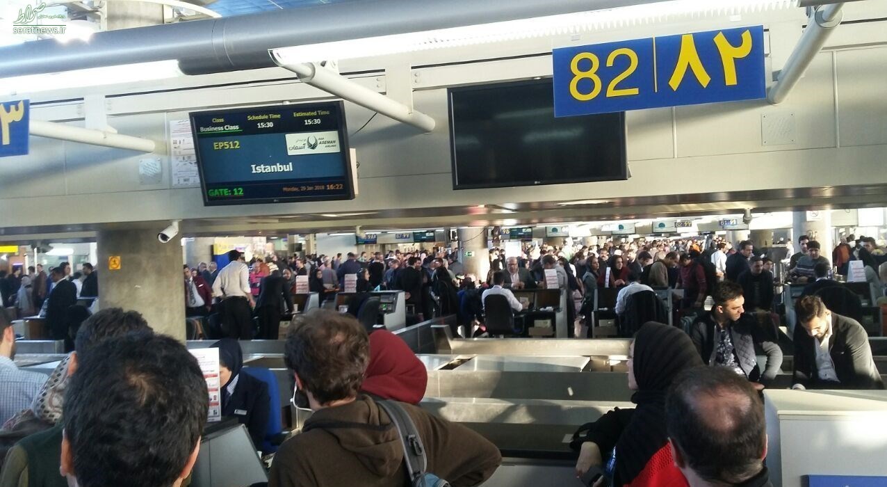 ازدحام مسافران در سالن در فرودگاه امام +عکس