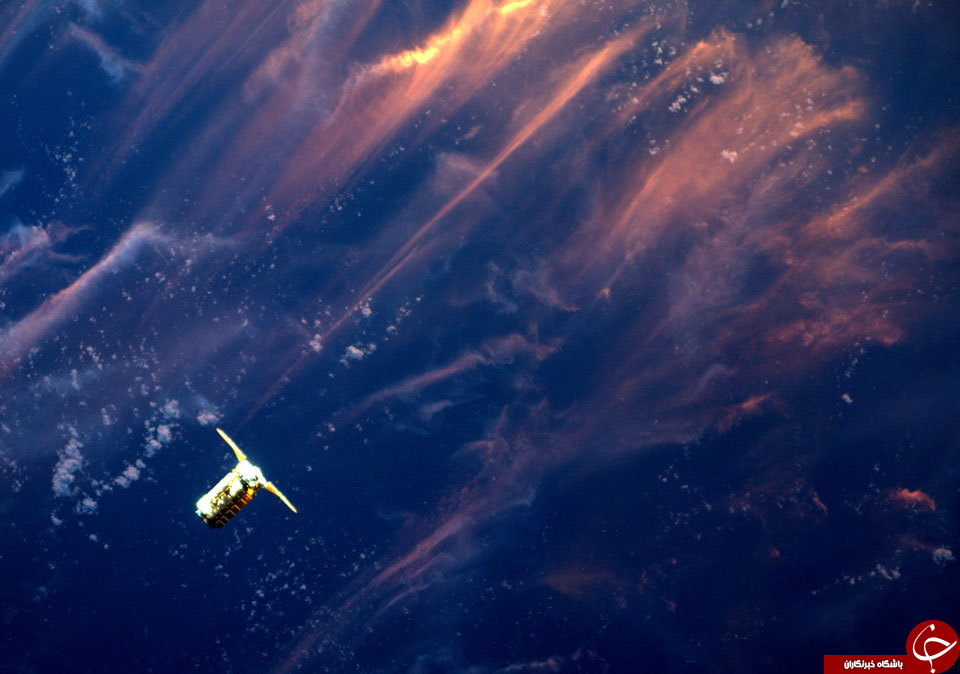 عکس روز ناسا / بالاتر از غروب