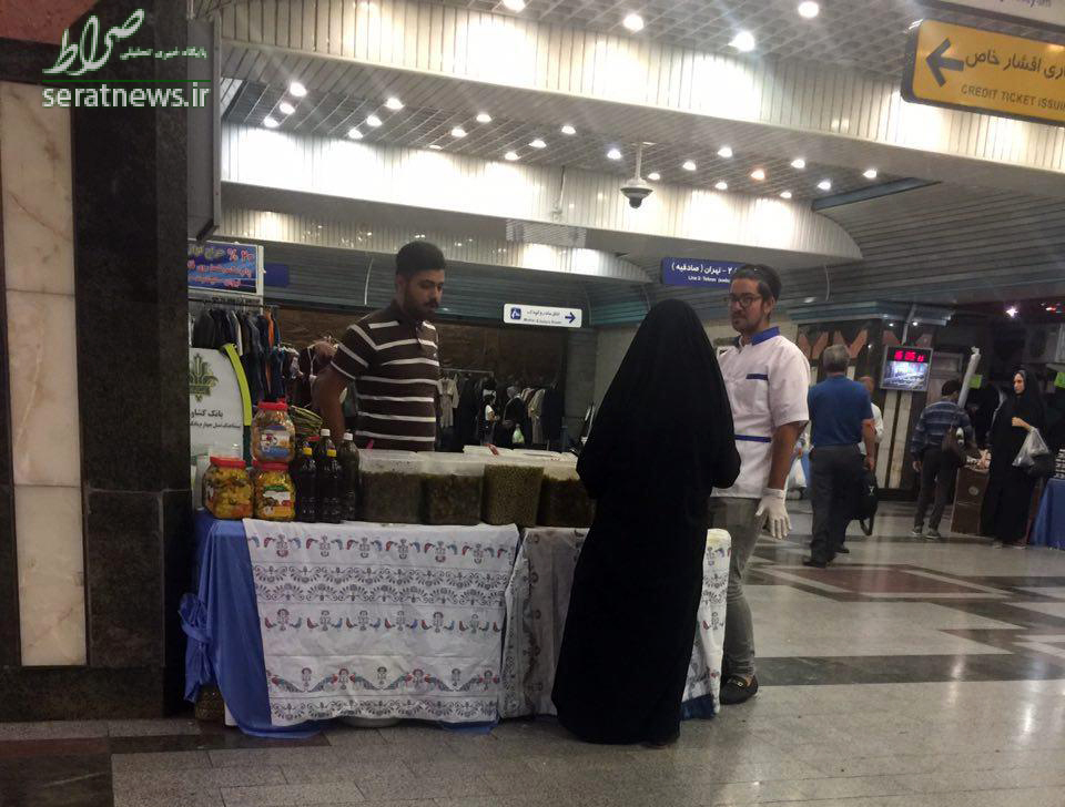 متروی تهران چگونه به بازار شام تبدیل شد؟/ از ترشی و باقلوا تا رژ لب و مانتو در ایستگاه های مترو به صورت قانونی!/ مسئولین نظارتی و مدیران بهداشت در خواب مصلحتی! + فیلم و تصاویر