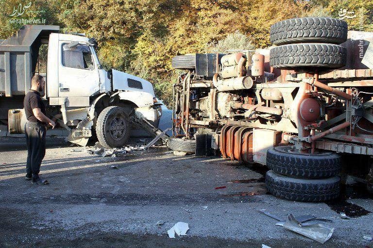 عکس/ تصادف زنجیره‌‎ای ۴ کامیون‌ در جاده هراز