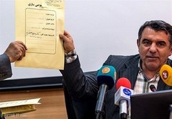 وزیر اقتصاد: پوری حسینی استعفا نداده است