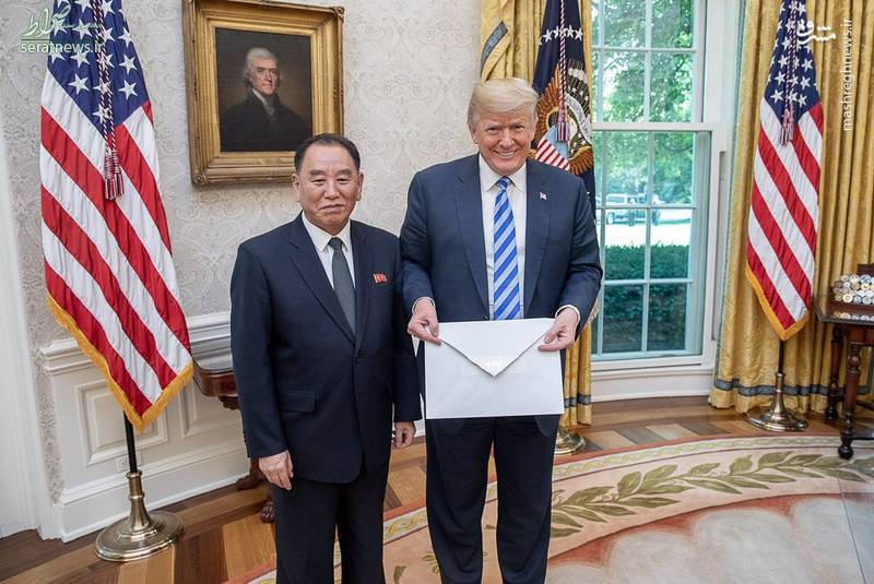عکس/ نامه غول پیکر «کیم جونگ اون» به ترامپ