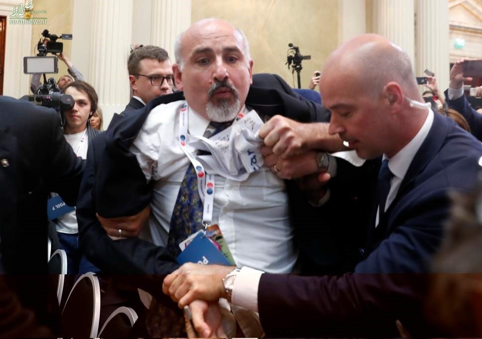 اخراج و برخورد فیزیکی با خبرنگار معترض در نشست ترامپ و پوتین/عکس