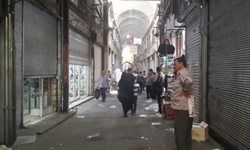 بخش‌هایی از بازار تهران امروز هم بسته ماند/تجمع و شعار در خیابان پانزده خرداد