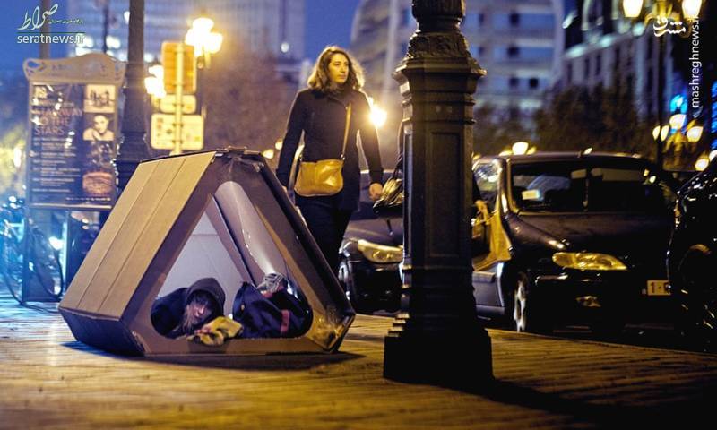 عکس/ توزیع چادر برای افراد بی‌خانمان