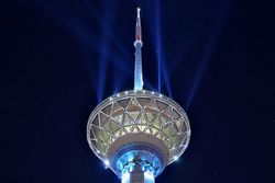 برج میلاد تهران به رنگ آبی درآمد