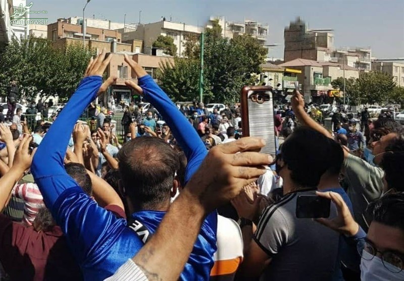 تجمع هواداران استقلال مقابل مجلس و شعار علیه آذری جهرمی + عکس و فیلم