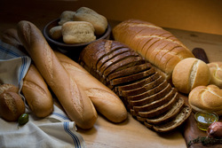 گرانی ۳۰ درصدی نان‌های فانتزی/ نان حجیم نباید از سفره مردم حذف شود