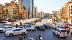 مسدود شدن مسیر‌ها در لبنان همزمان با اعتصاب بخش حمل و نقل زمینی
