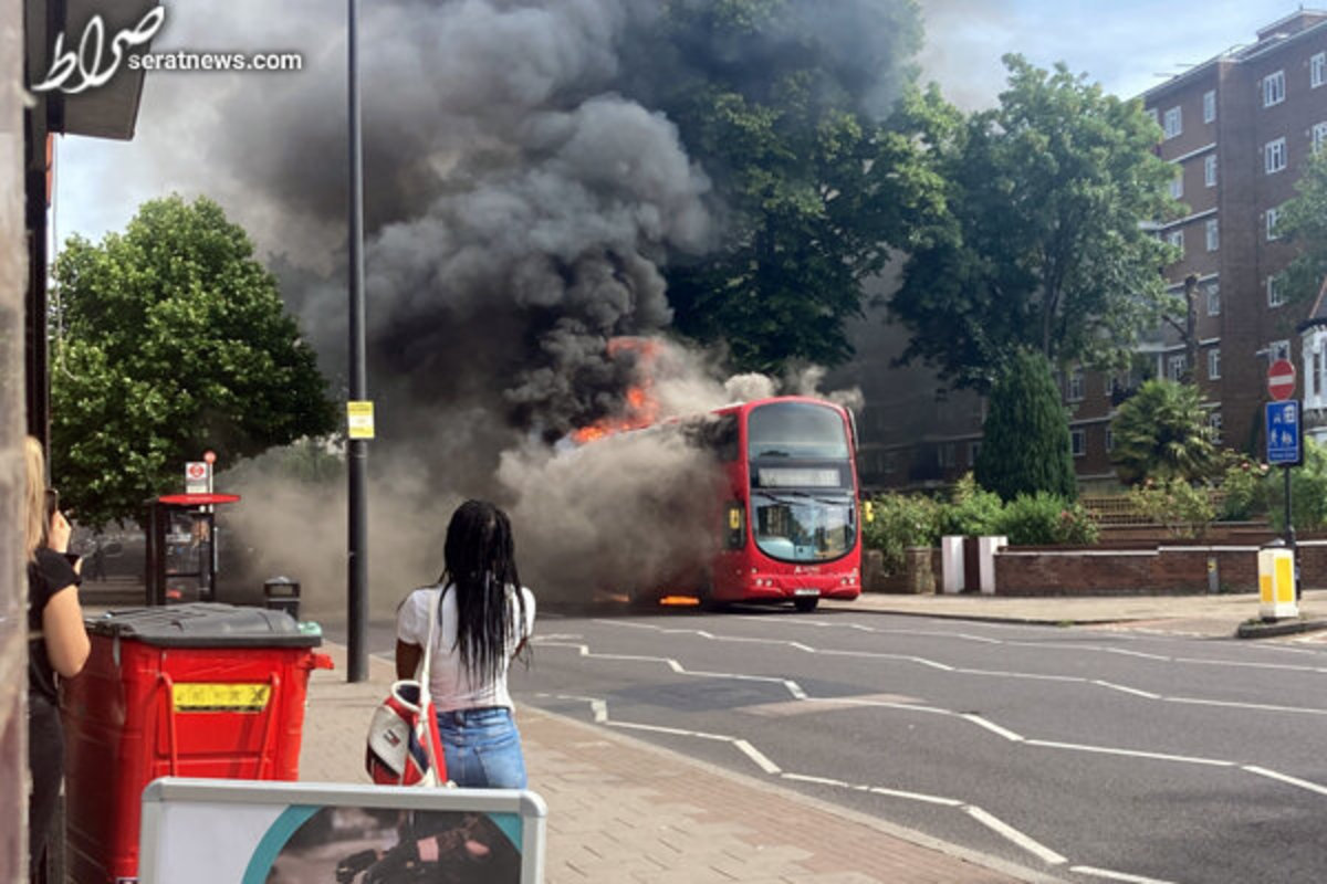 یک دستگاه اتوبوس در «لندن» پایتخت انگلیس در آتش سوخت