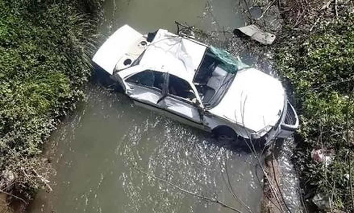 سقوط پژو پارس به رودخانه مارون اهواز / راننده مفقود شد
