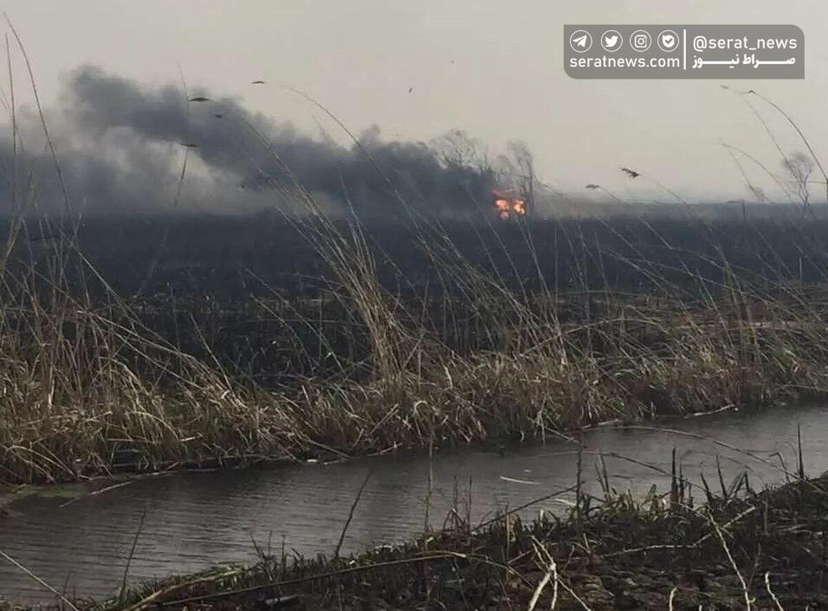 دود آتش‌سوزی هورالعظیم برخی شهرهای خوزستان را احاطه کرد /مهار آتش‌سوزی تالاب هورالعظیم
