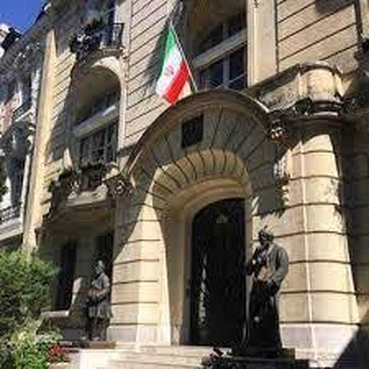 یک مرد در فرانسه به اتهام آتش زدن سفارت ایران دستگیر شد+فیلم