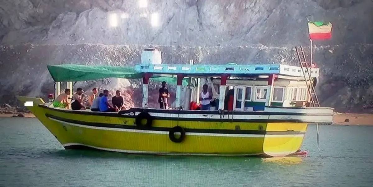 یک فروند لنج مسافری به دلیل عدم رعایت شئونات اسلامی در آب‌های بندر بوشهر توقیف شد