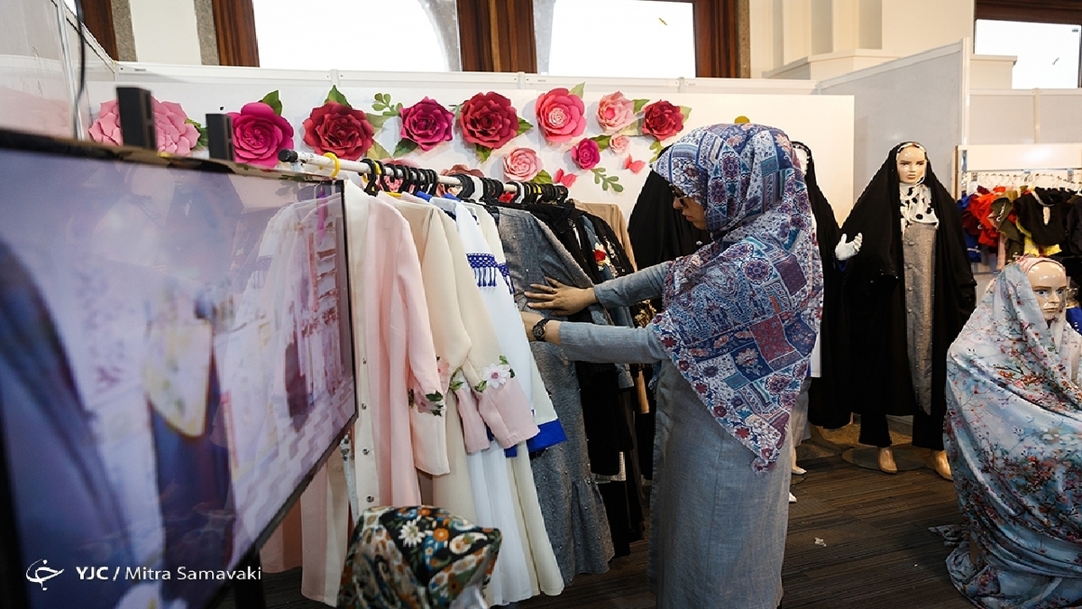 کمین حجاب استایل‌ها در نمایشگاه بین‌المللی قرآن کریم/ تولیدات عبا از چادر بیشتر شده است