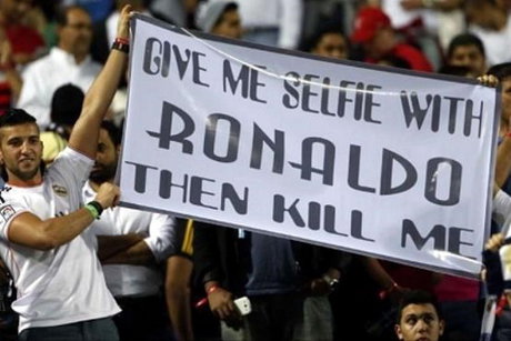 عکس/ علاقه عجیب یک هوادار به رونالدو