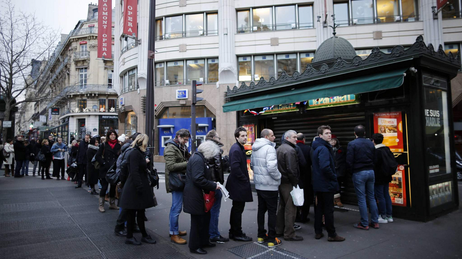 عکس/ صف خرید شارلی ابدو
