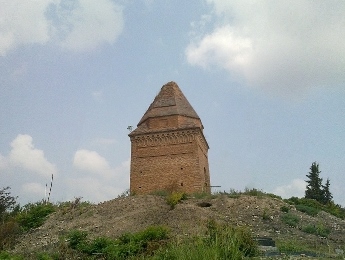 عکس/ نمونه تاریخی برج پیزا در ایران