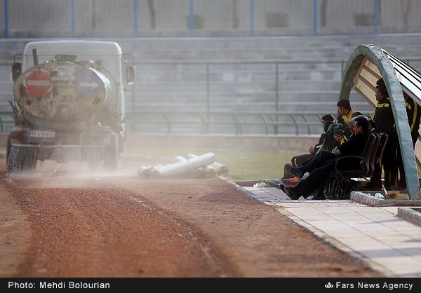 عکس/ کادرفنی در حال تماشای آبپاشی! عکس/ کادرفنی در حال تماشای آبپاشی!