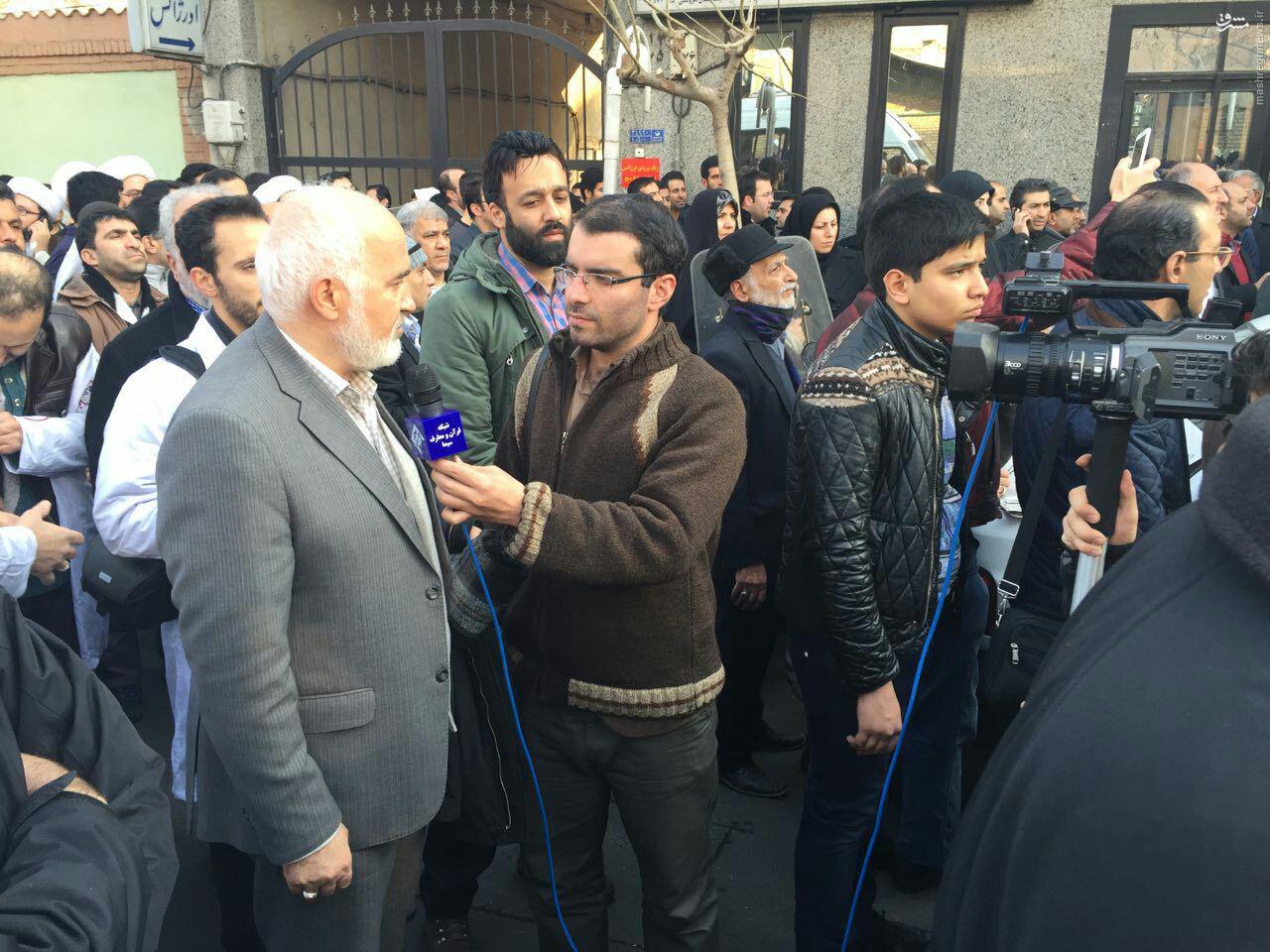 عکس/ احمد توکلی در تجمع مقابل سفارت