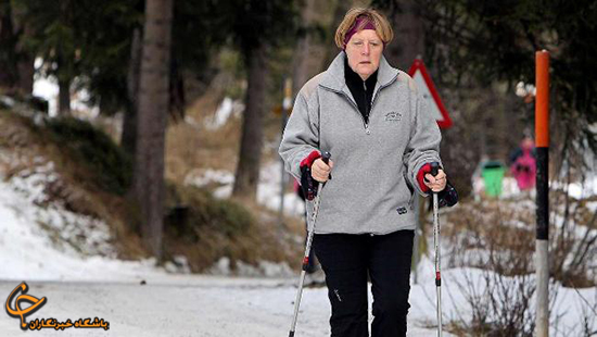 عکس/ ترس مرکل از زمین‌ خوردن!