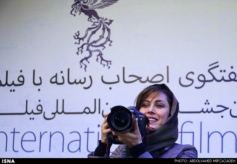 تصاویر/ عکاسی بازیگر زن در نشست خبری تصاویر/ عکاسی بازیگر زن در نشست خبری