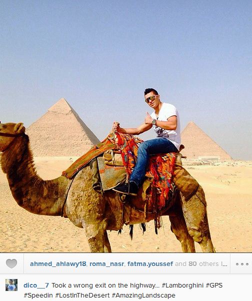 عکس/ هلمکه در حال شتر سواری عکس/ هلمکه در حال شتر سواری