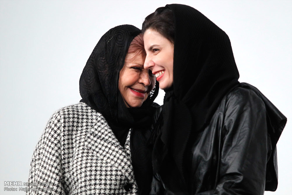 عکس/ لیلا حاتمی و مادرش در جشنواره فجر عکس/ لیلا حاتمی و مادرش در جشنواره فجر