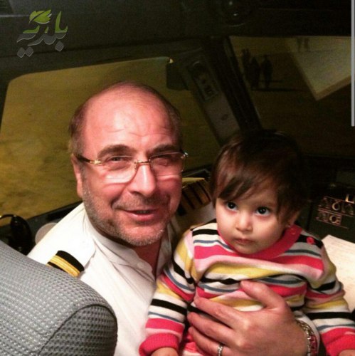 عکس یادگاری قالی‌باف با نوه شهید