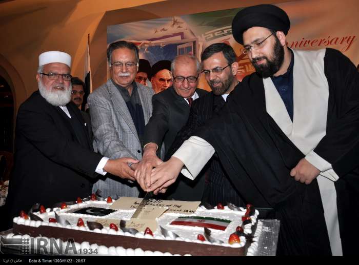 عکس/ کیک 36 سالگی انقلاب در پاکستان عکس/ کیک 36 سالگی انقلاب در پاکستان