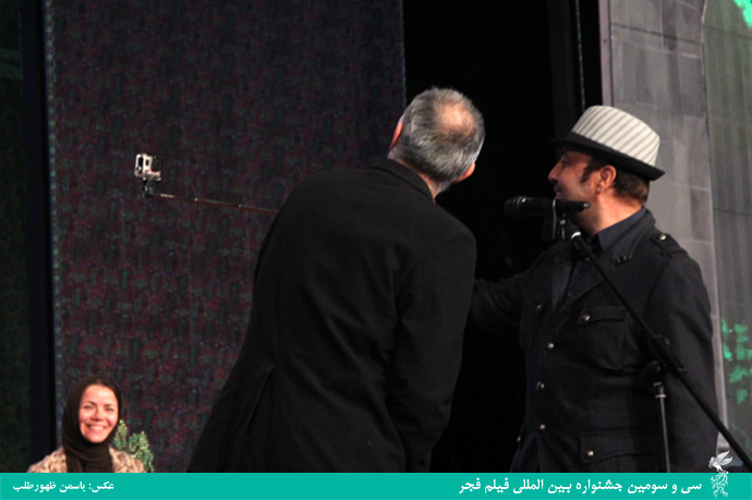 عکس سلفی عطاران روی سن جشنواره