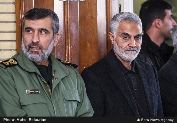 عکس/ سردار سلیمانی در گرامیداشت شهید الله دادی عکس/ سردار سلیمانی در گرامیداشت شهید الله دادی