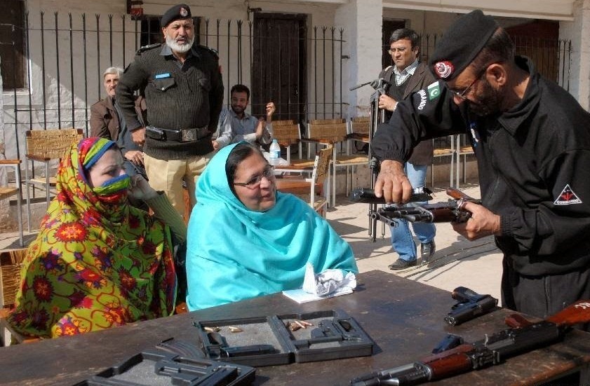 تصاویر/ آموزش نظامی به معلمان پاکستانی