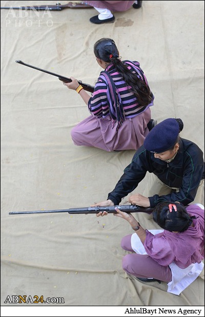 تصاویر/ آموزش استفاده از سلاح به زنان هندی