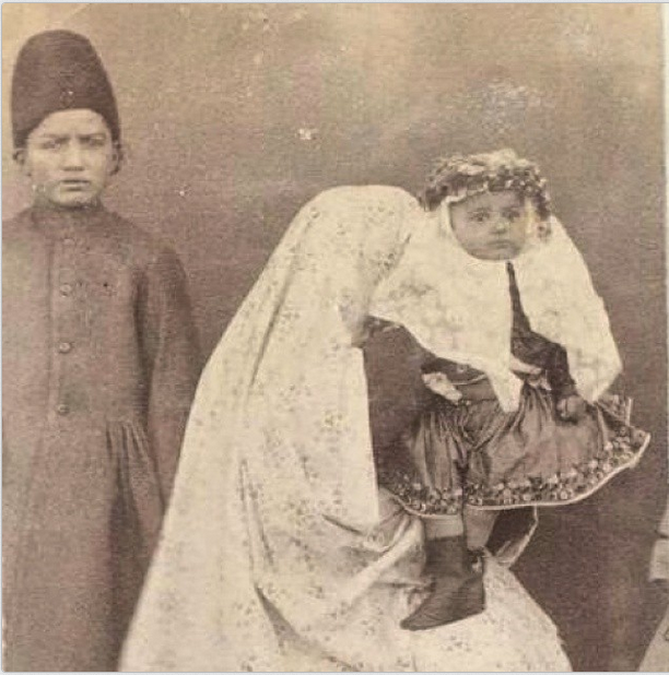 عکس/ واکنش جالب زن ‎قجری به دوربین