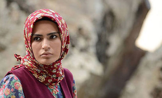 تصاویری از ۷۰ سال رنج یک زن ایرانی