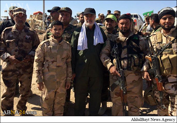عکس/ یار قدیمی سردارسلیمانی در کنار رزمندگان آزادسازی تکریت عکس/ یار قدیمی سردارسلیمانی در کنار رزمندگان آزادسازی تکریت