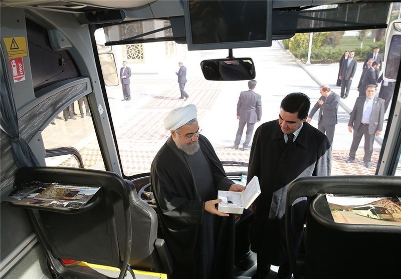 ۳هدیه روحانی به رئیس‌جمهورترکمنستان+تصاویر