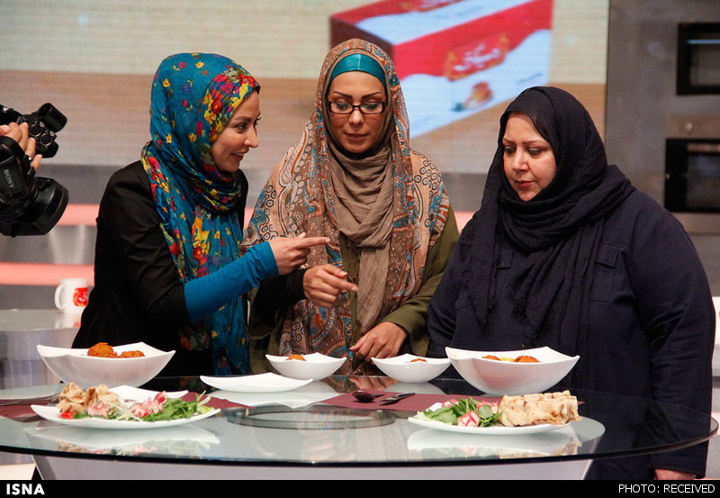 عکس/ مسابقه آشپزی دو بازیگر در تلویزیون عکس/ مسابقه آشپزی دو بازیگر در تلویزیون