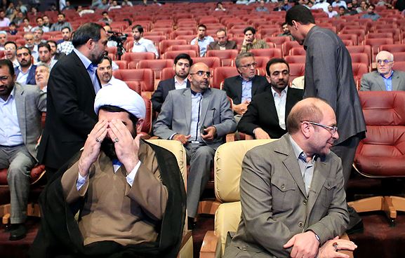 حمله گازانبری شورای شهر و تلاش نرم قالیباف برای برکنار شیخ محبوب حمله گازانبری شورای شهر و تلاش نرم قالیباف برای برکنار شیخ محبوب