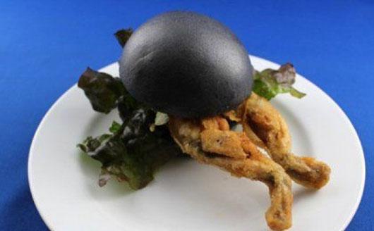 عکس/ فروش برگر با پای قورباغه