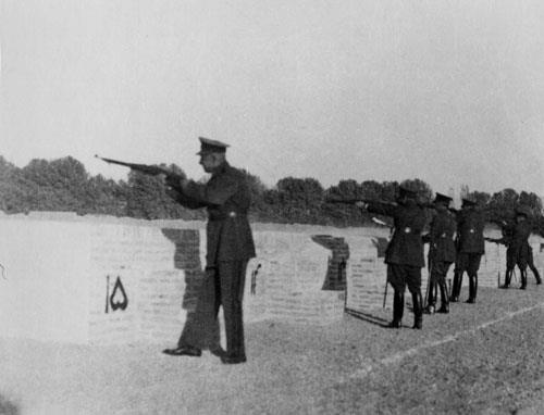 عکس/ تمرین تیراندازی رضا شاه