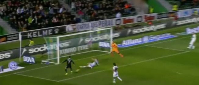 عکس/ وقتی رونالدو دروازه را نمی بیند! عکس/ وقتی رونالدو دروازه را نمی بیند!